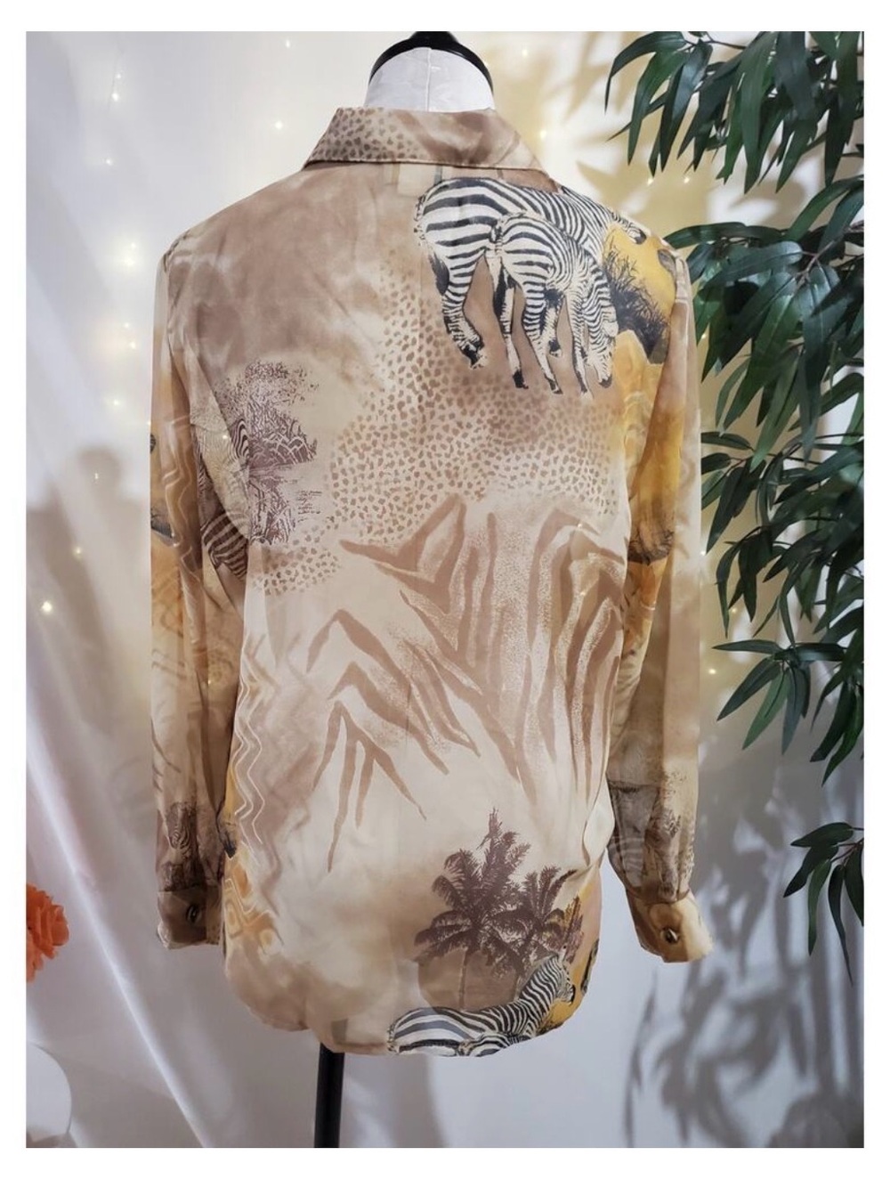 Vintage 80’s Women’s Beige Suns Sets Safari Print Button-Up Blouse - Picture 3 of 10